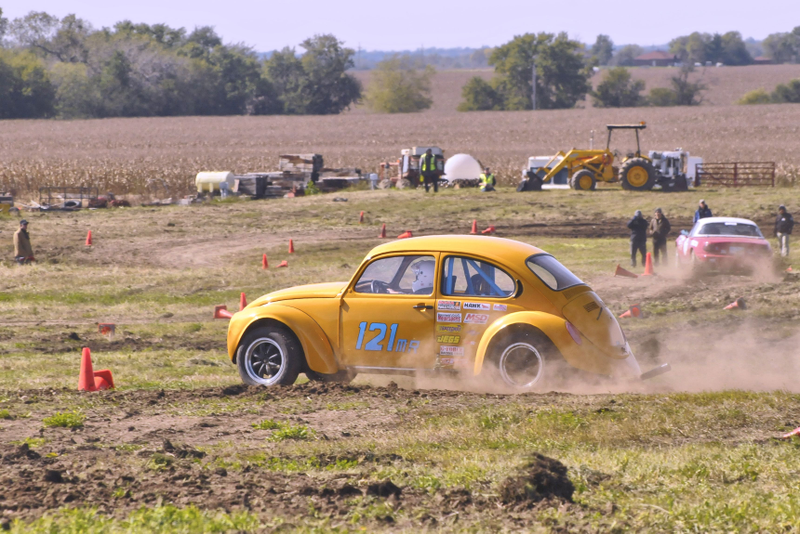 Illustration for article titled Cheap And Dirty: Why Rallycross Is The Best Deal In Racing